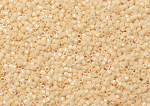 Бисер Япония MIYUKI Delica цилиндрический 11/0 5 г DB0204 светло-цейлон бежевый